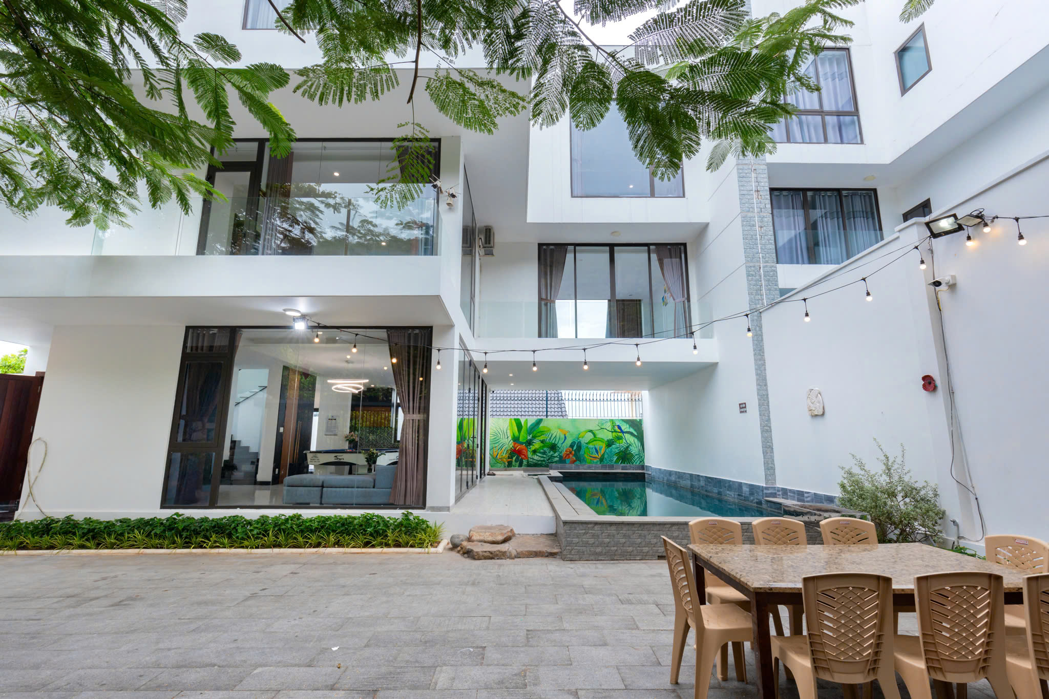 Villa 31 Vi Ba — villa hiện đại có hồ bơi